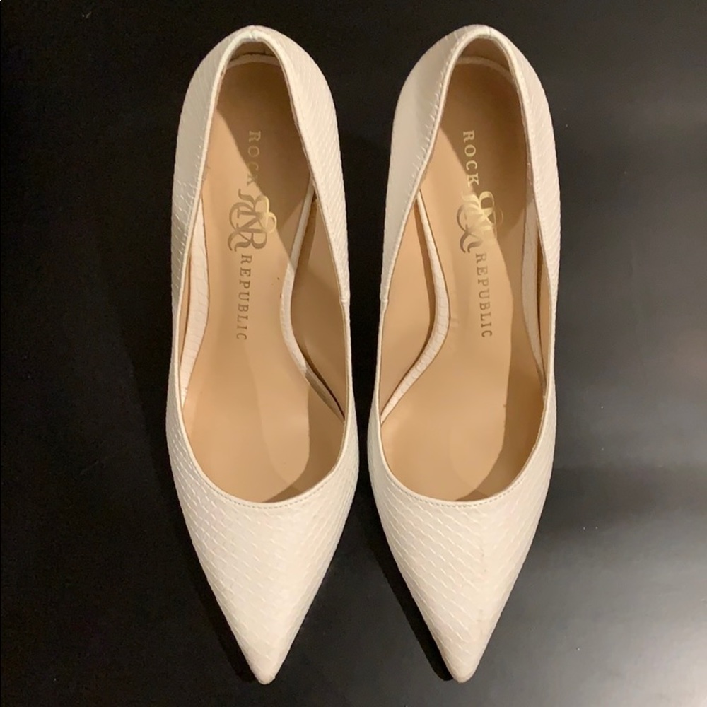 Rock Republic White snake-skin heel
